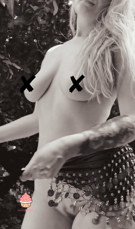 thewickedmuffin model naked photo