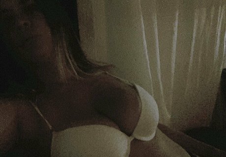 debboracarl sexy model photo