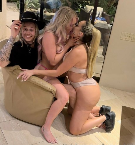 kweezy100 model free photos