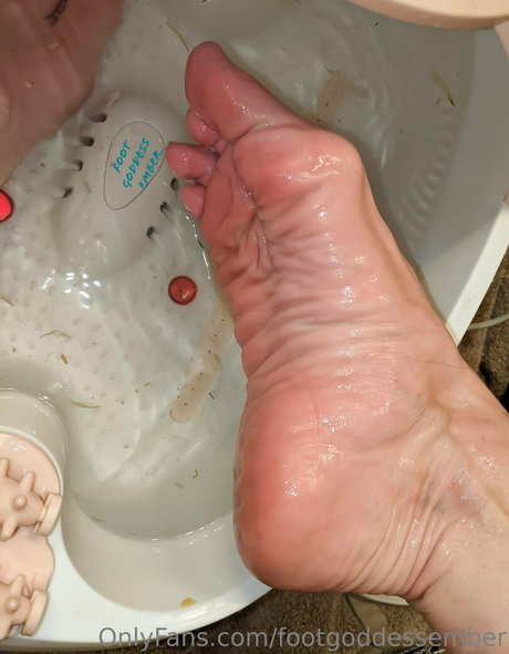 footgoddessember model erotic pic