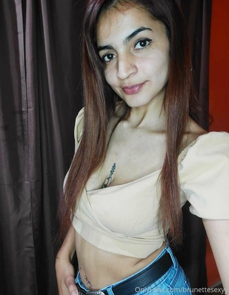 brunettesexyy beautiful model image