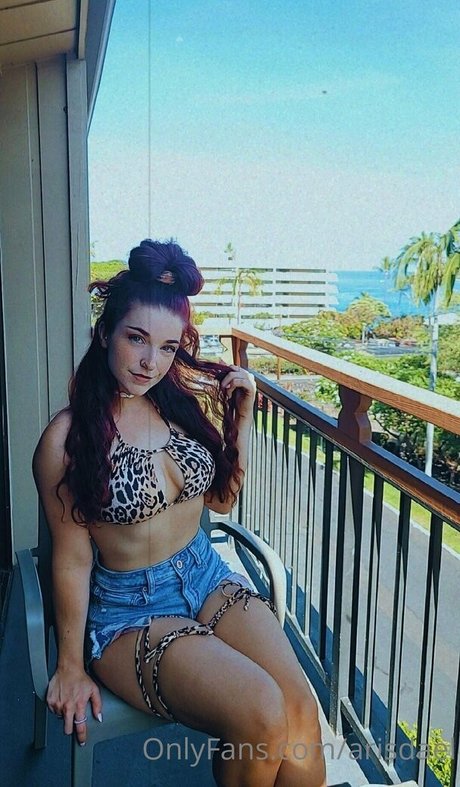 arisdael model nude image