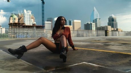 Pilarr hot model image