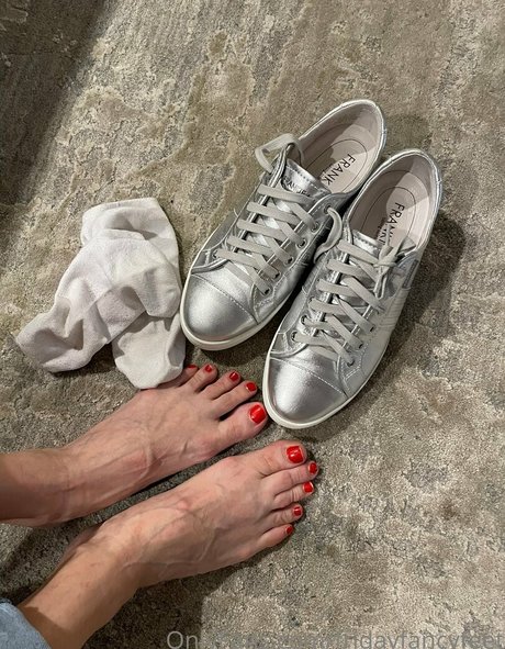 fridayfancyfeet star exclusive pics