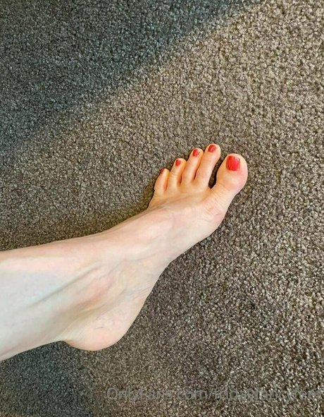 fridayfancyfeet erotic model images