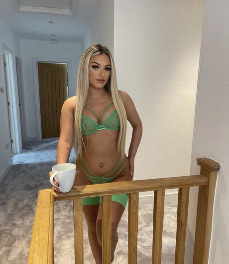 Miss Maisie pretty star pics