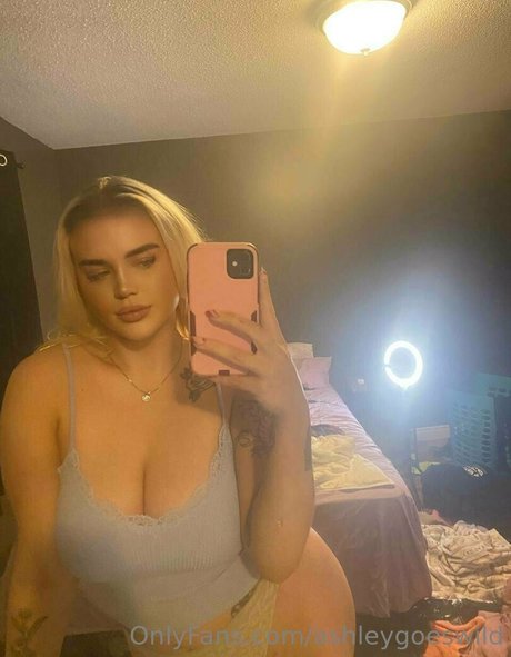 ashleygoeswild nice actress pics