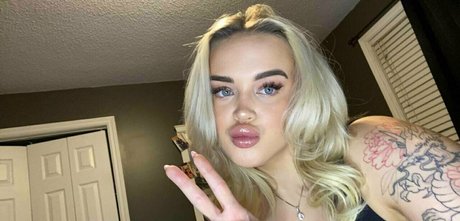 ashleygoeswild art pornstar image