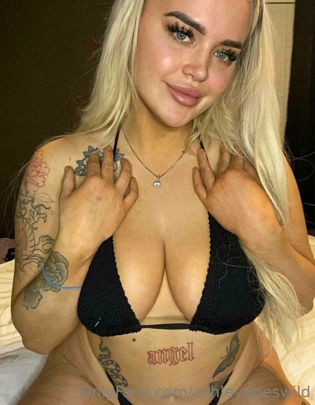 ashleygoeswild art model pic