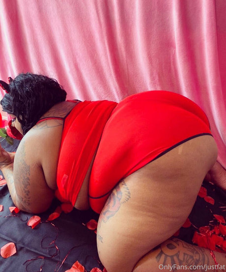 justfat star naked photo