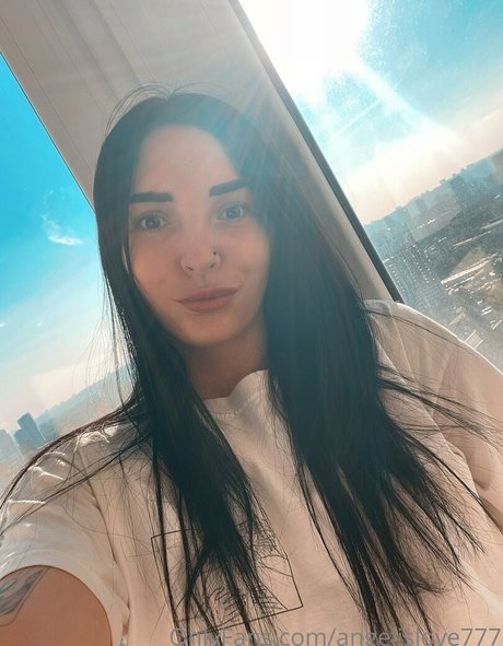 angelina crystal pornographic star image