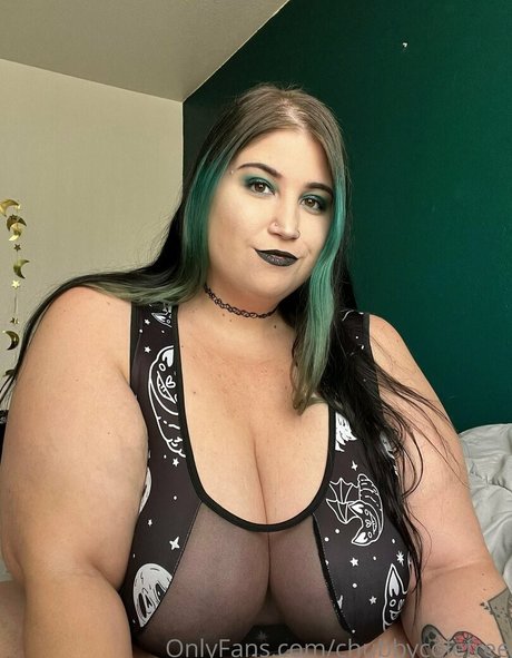 chubbycolefree model erotic photo