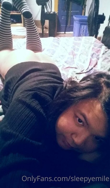 sleepyemile model perfect photos