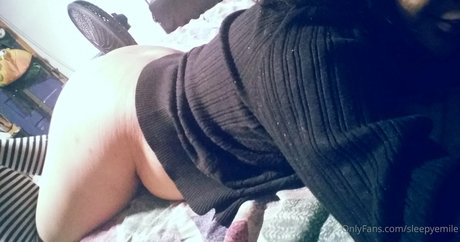 sleepyemile adult star pictures