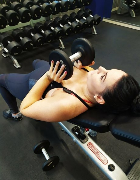 chanelbeexx naked star img