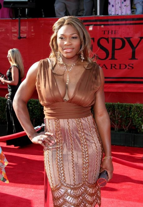 Serena Williams model top img