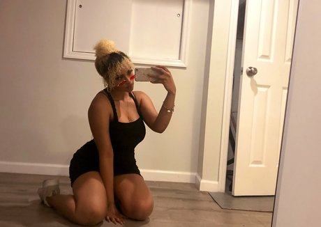 whoissapphic pretty pornstar pic