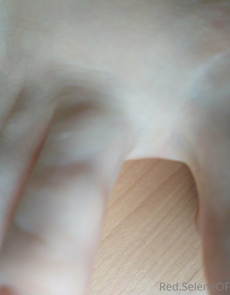 red selene hot actress gallery