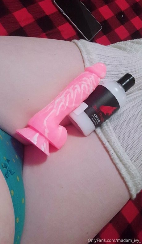 madam ivy_ Profile pic