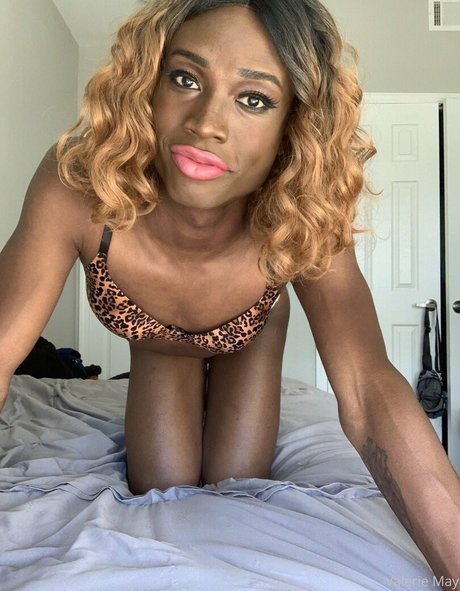 Itsvaleriemay top star pic