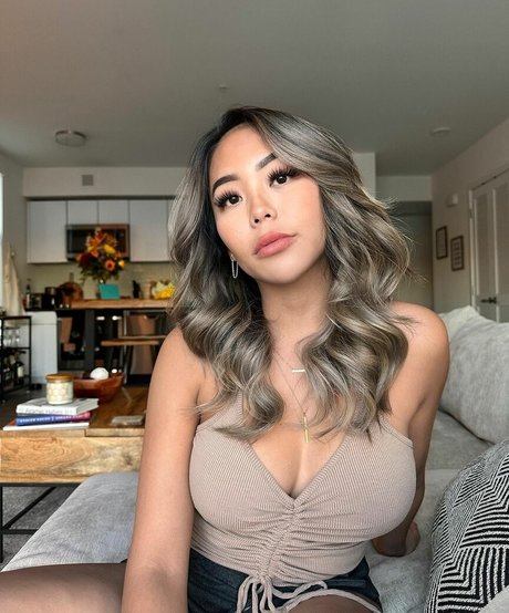 geezelouiseeeee pornographic star image