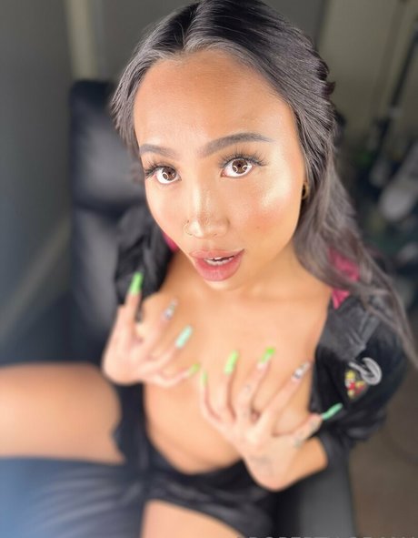 Queen Mai high quality model pictures