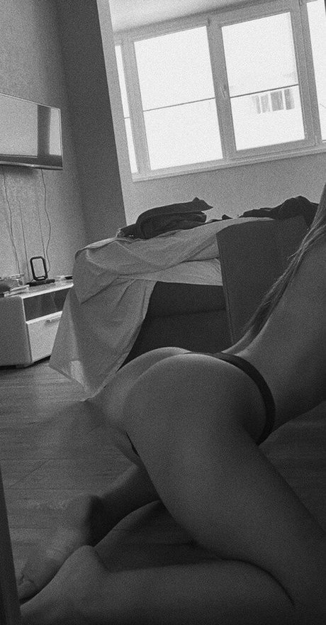 Bihter Tendu sexy model img