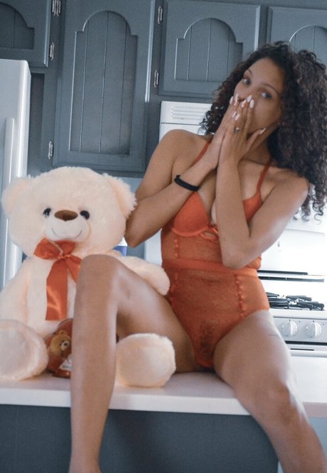 babieybop23 model free photo