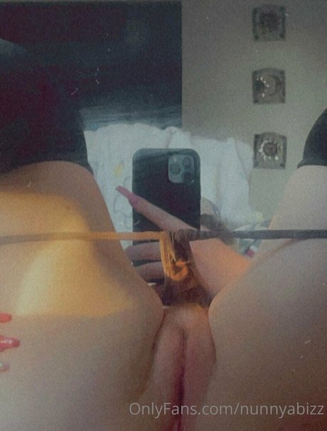 nunnyabizz model nude img
