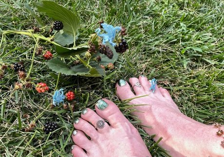 queenofvans naked model photo