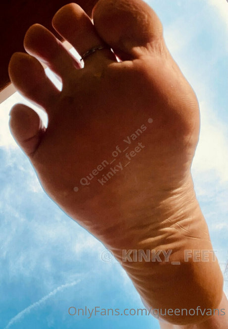 queenofvans adult model pic