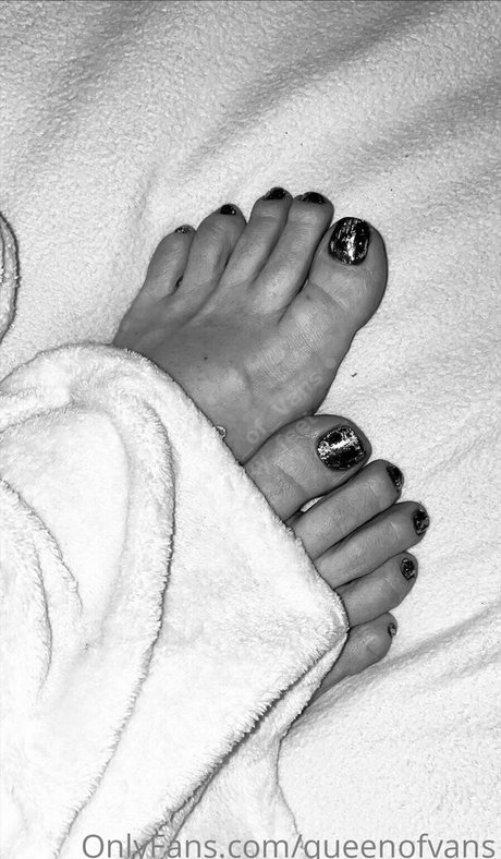 queenofvans art actress photo