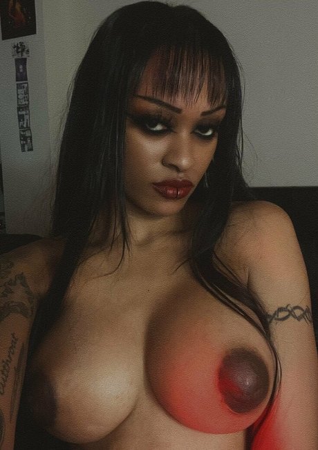 yungsadistic nude star photo