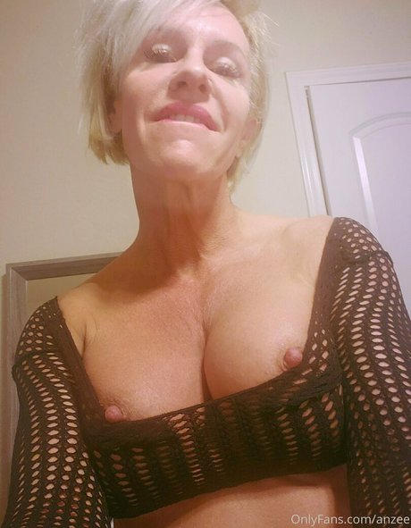 anzee adult actress photos