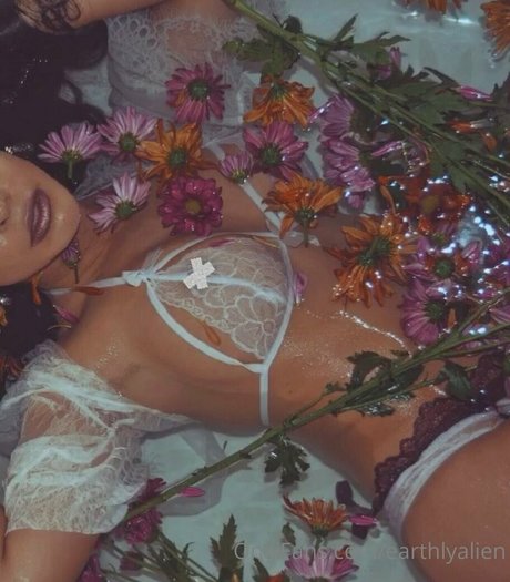 earthlyalien erotic pornstar archive