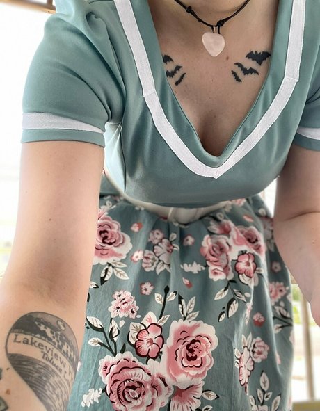 lisasayshello nude actress photos