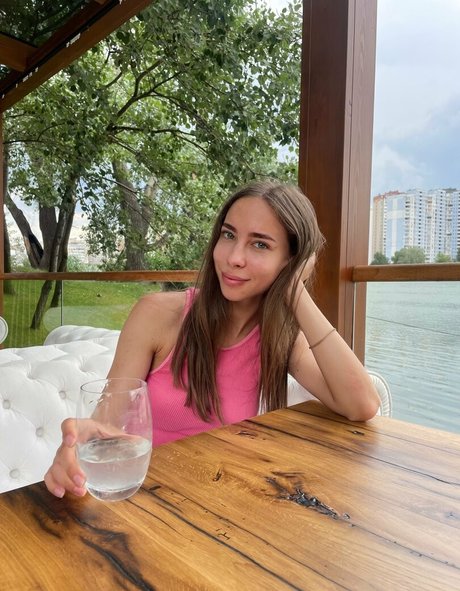 lili babe hot actress pic