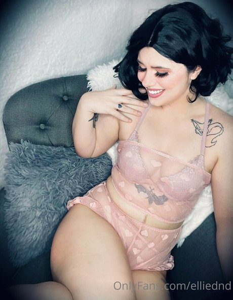 EllieDND pornstar exclusive picture