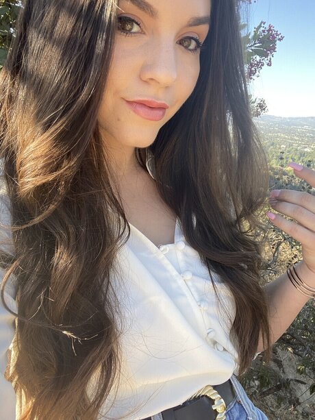 LeoBabe7777 porn actress picture