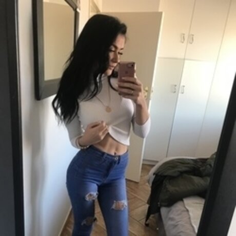 Chantzie naked model photos