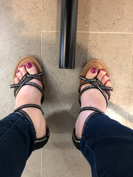 Mommiesfeets pornstar naked pic