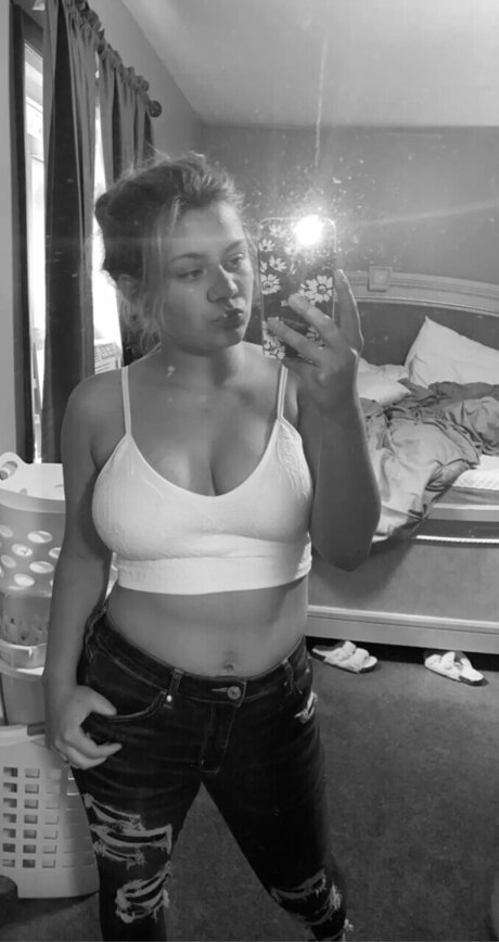 XDelanaX model free picture