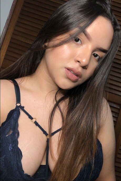 Bella Triz erotic pornstar pic