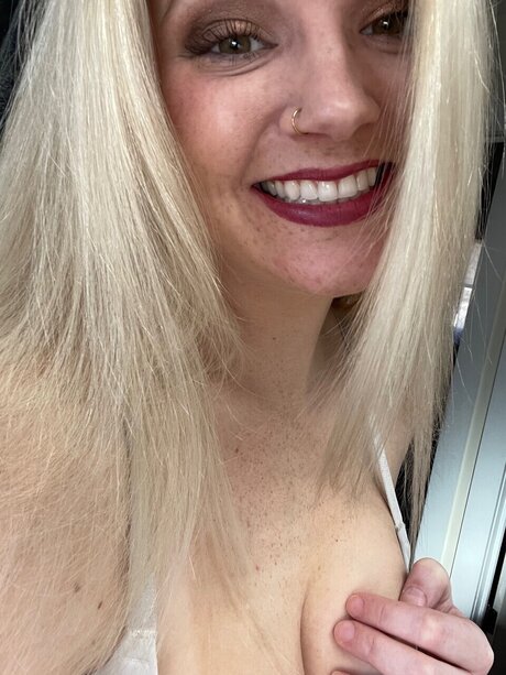 DirtyVee pretty pornstar archive