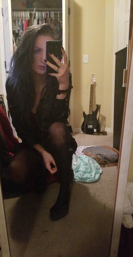 Sierra Bettridge model adult pic