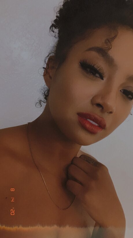 KissesXK pornstar beautiful picture