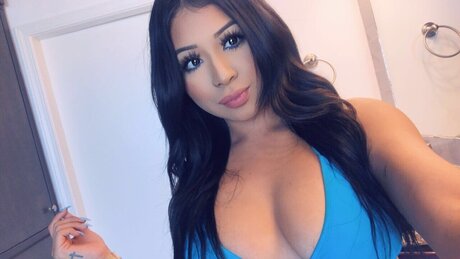 Hollabby beautiful actress pic