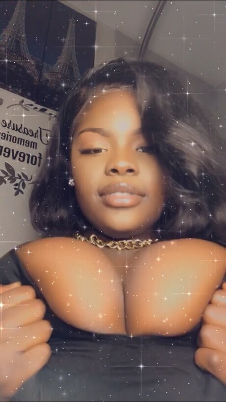 DaPrettiestBrat_ adult model pic