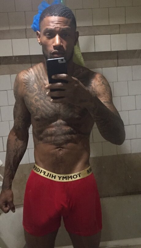 Wxxdy B nude star picture