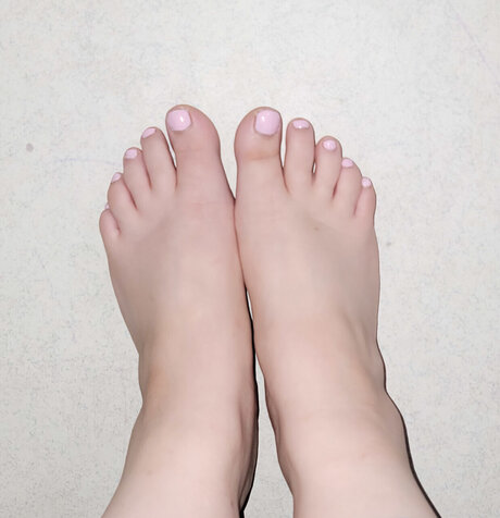 TippyToes81 hot actress pics